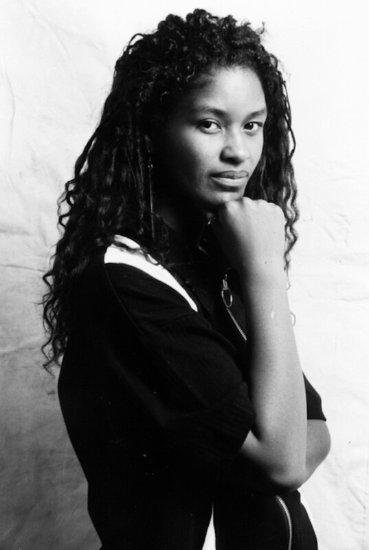 Black and white photo of NZ singer Teremoana Rapley in 1995