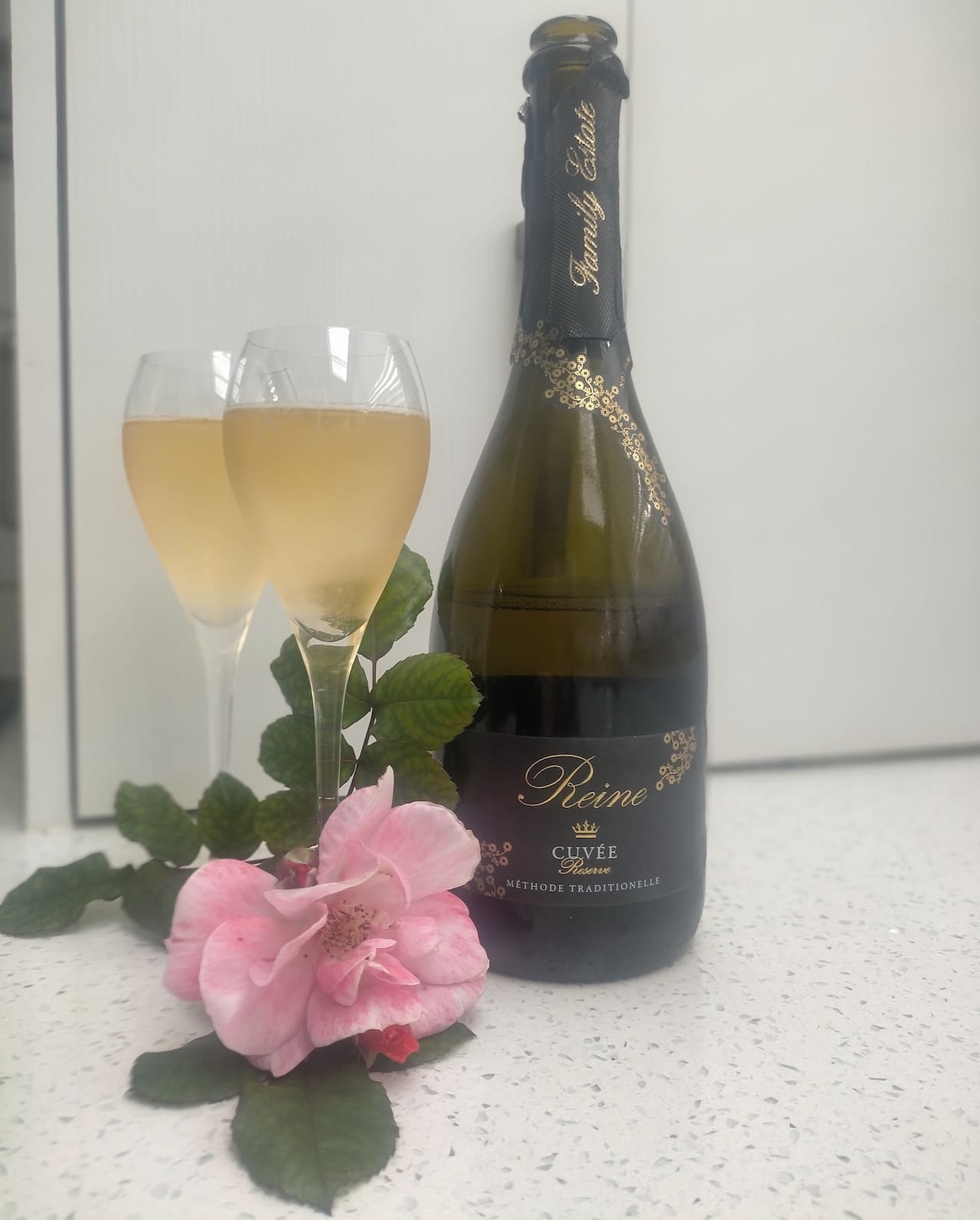 Summer wine bubbly fizz drinking review